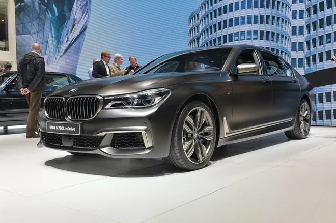 BMW và Mercedes Maybach: Không ngừng đấu nhau